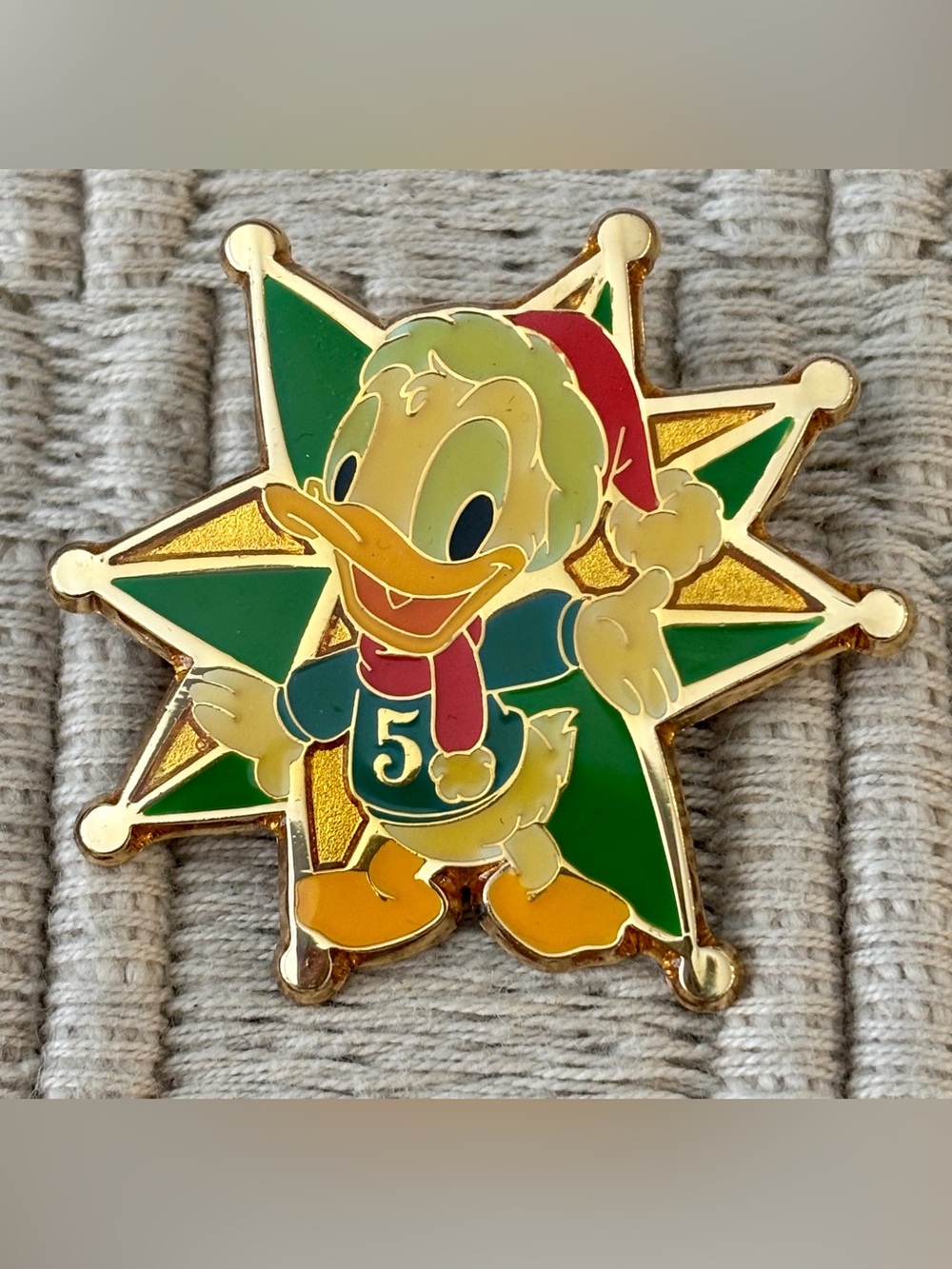 DISNEY 2006 Tokyo DisneySea 5th Anniversary Donald Duck Christmas Mini-Prize Pin